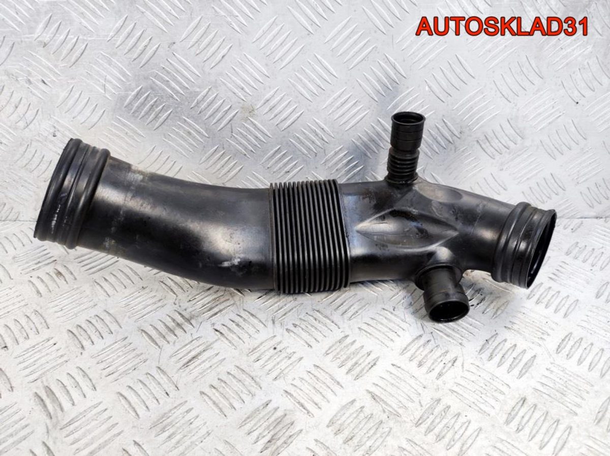 Патрубок воздушного фильтра Audi A4 B7 06B129627T - АвтоСклад31.рф - авторазборка контрактные б/у запчасти в г. Белгород