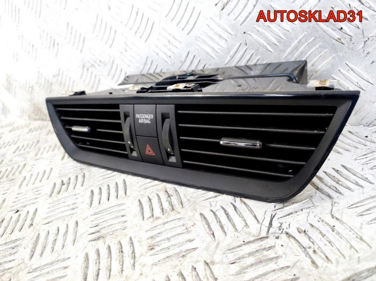 Дефлектор центральный Skoda Rapid 5JA820951D - АвтоСклад31.рф - авторазборка контрактные б/у запчасти в г. Белгород