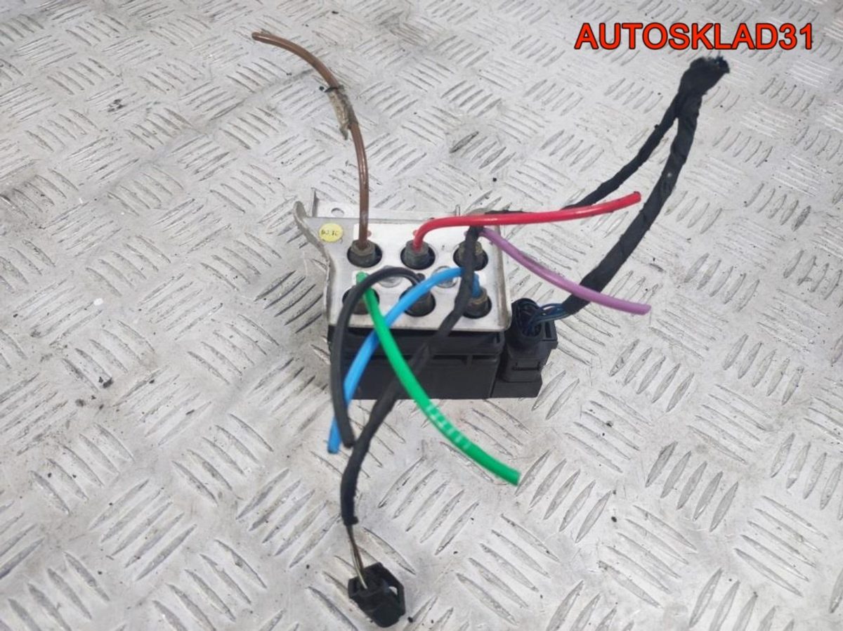 Блок клапанов пневмоподвески Audi A8 D3 4F0616013 - АвтоСклад31.рф - авторазборка контрактные б/у запчасти в г. Белгород