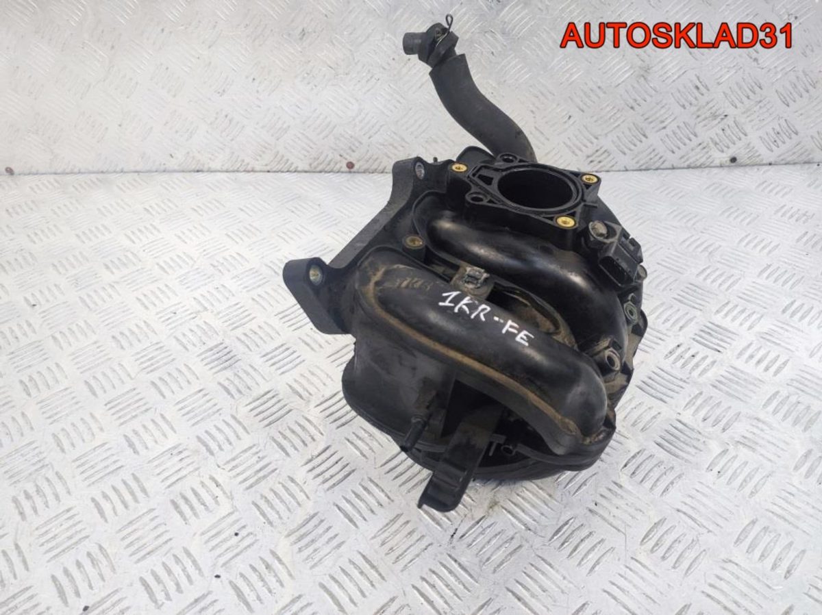 Коллектор впускной Peugeot 107 1,0 1KR-FE Бензин - АвтоСклад31.рф - авторазборка контрактные б/у запчасти в г. Белгород
