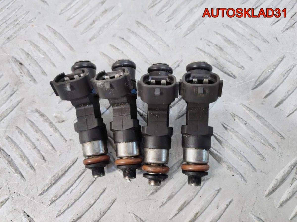 Форсунка топливная VW Golf 5 1,6 BSE 06A906031CE - АвтоСклад31.рф - авторазборка контрактные б/у запчасти в г. Белгород
