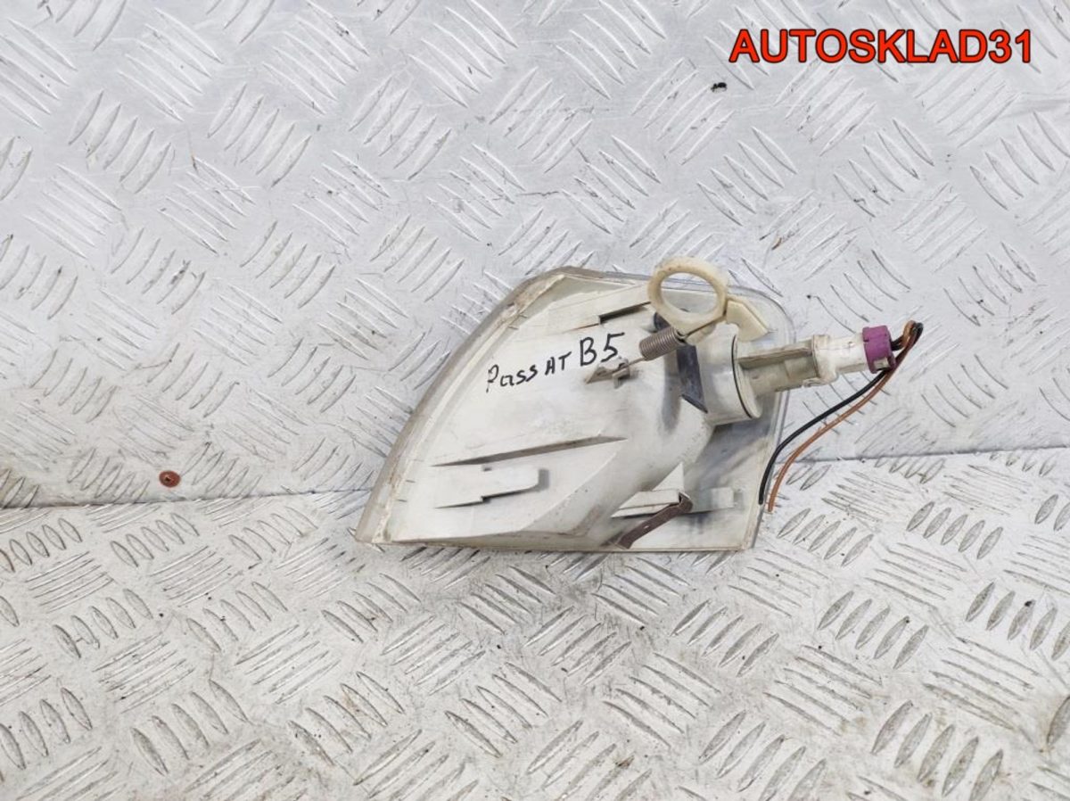 Указатель поворота правый VW Passat B5 3B0953050C - АвтоСклад31.рф - авторазборка контрактные б/у запчасти в г. Белгород