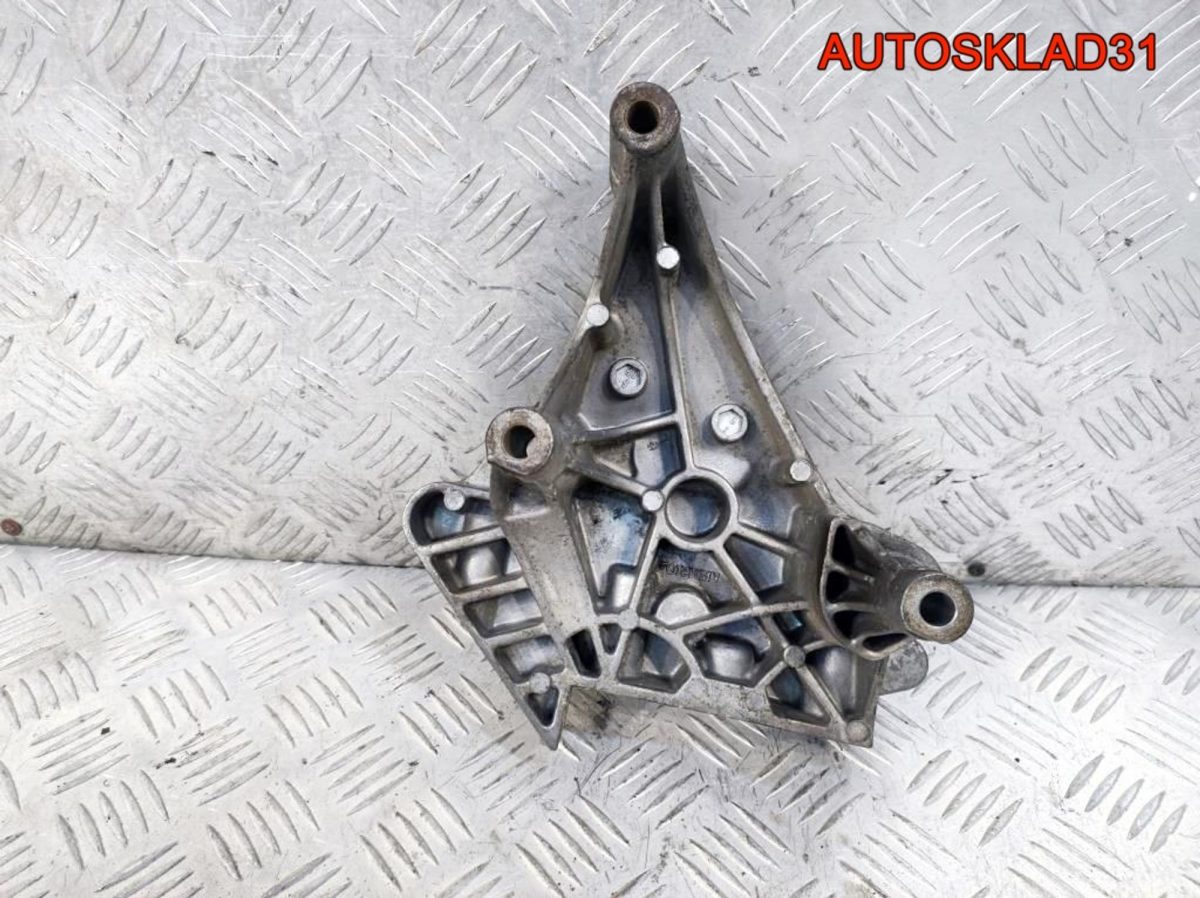 Кронштейн опоры двигателя VW Golf 5 06F199207Q - АвтоСклад31.рф - авторазборка контрактные б/у запчасти в г. Белгород