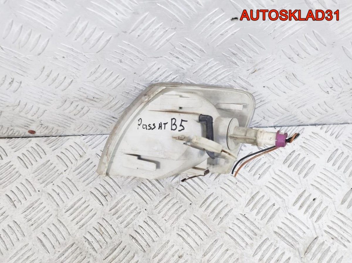 Указатель поворота правый VW Passat B5 3B0953050C - АвтоСклад31.рф - авторазборка контрактные б/у запчасти в г. Белгород