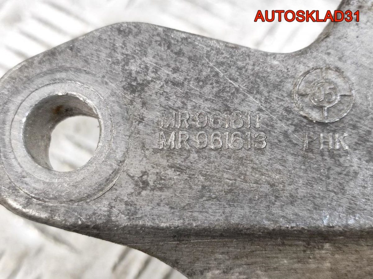 Опора КПП левая Mitsubishi Colt Z3 MR961611 - АвтоСклад31.рф - авторазборка контрактные б/у запчасти в г. Белгород
