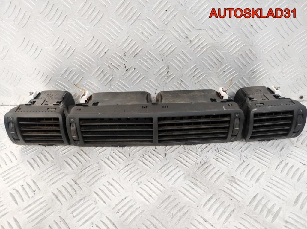 Дефлектор воздушный VW Passat B5 B0819728A - АвтоСклад31.рф - авторазборка контрактные б/у запчасти в г. Белгород Дефлектор воздушный VW Passat B5 B0819728A - АвтоСклад31.рф - авторазборка контрактные б/у запчасти в г. Белгород