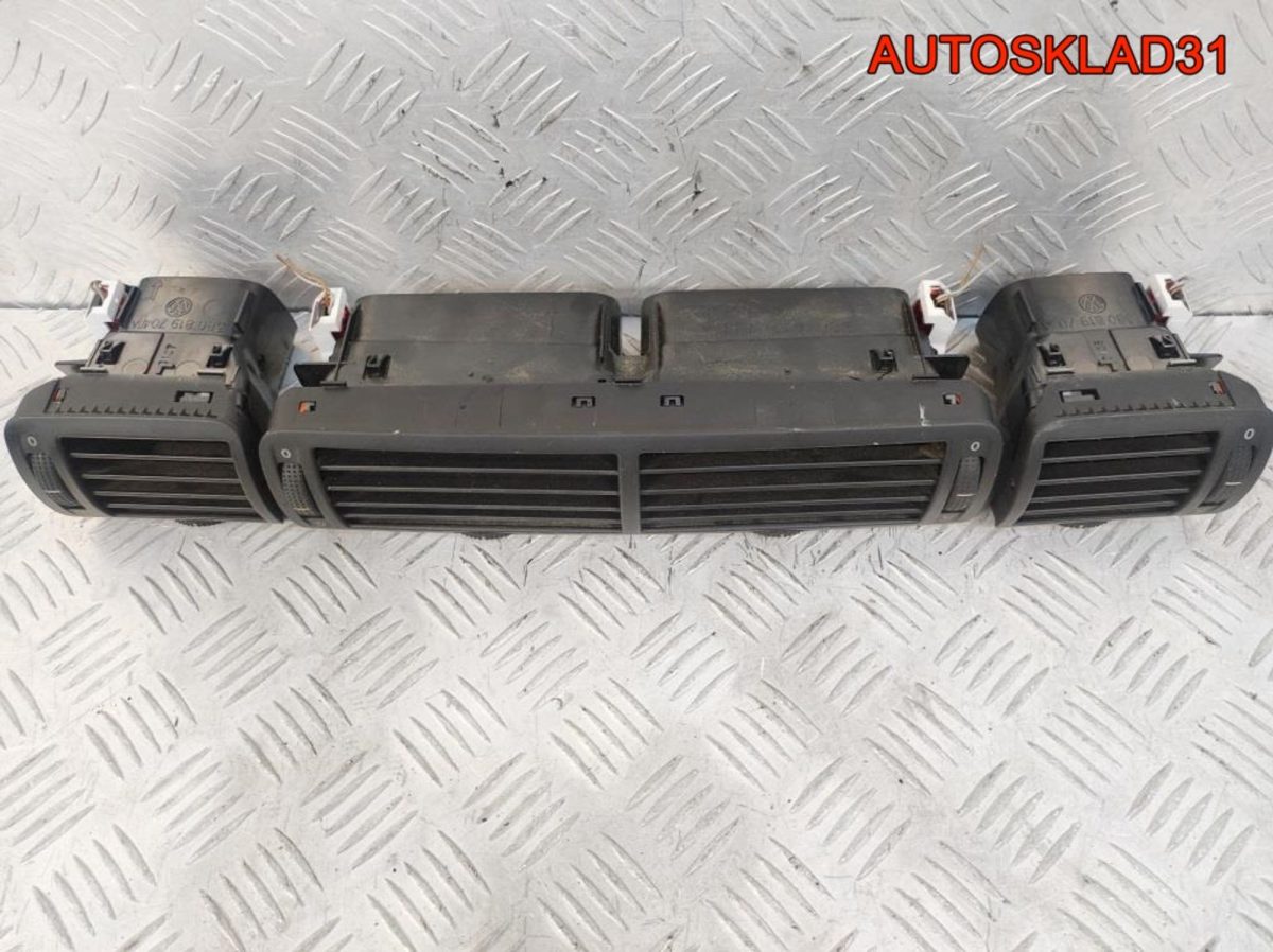 Дефлектор воздушный VW Passat B5 B0819728A - АвтоСклад31.рф - авторазборка контрактные б/у запчасти в г. Белгород
