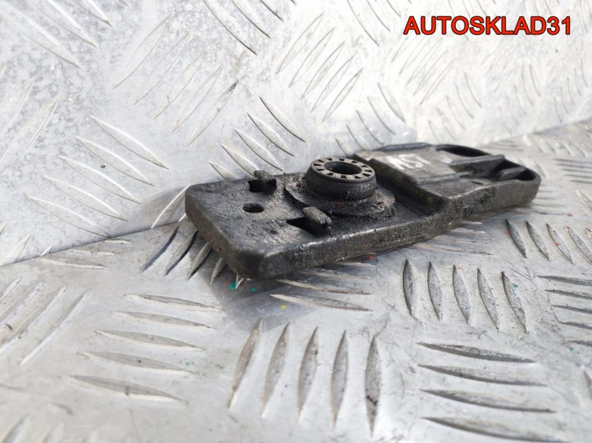 Кронштейн радиатора нижний Opel Astra J 13300486 - АвтоСклад31.рф - авторазборка контрактные б/у запчасти в г. Белгород