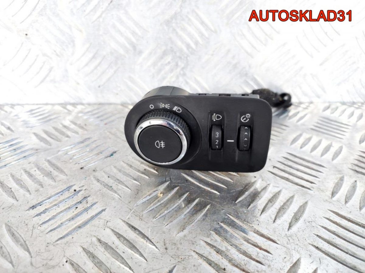 Переключатель света фар Opel Corsa D 13310330 - АвтоСклад31.рф - авторазборка контрактные б/у запчасти в г. Белгород