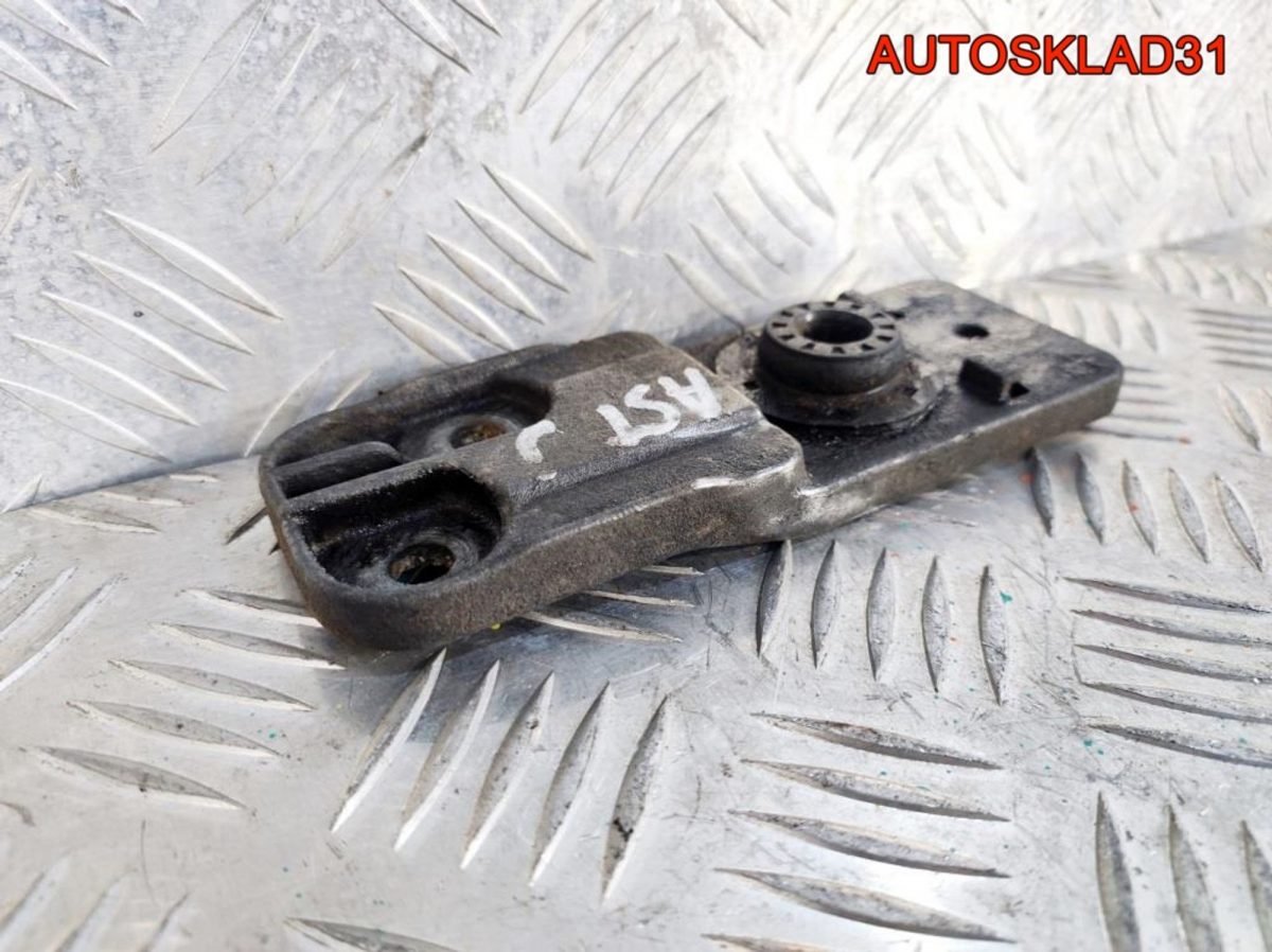 Кронштейн радиатора нижний Opel Astra J 13300486 - АвтоСклад31.рф - авторазборка контрактные б/у запчасти в г. Белгород