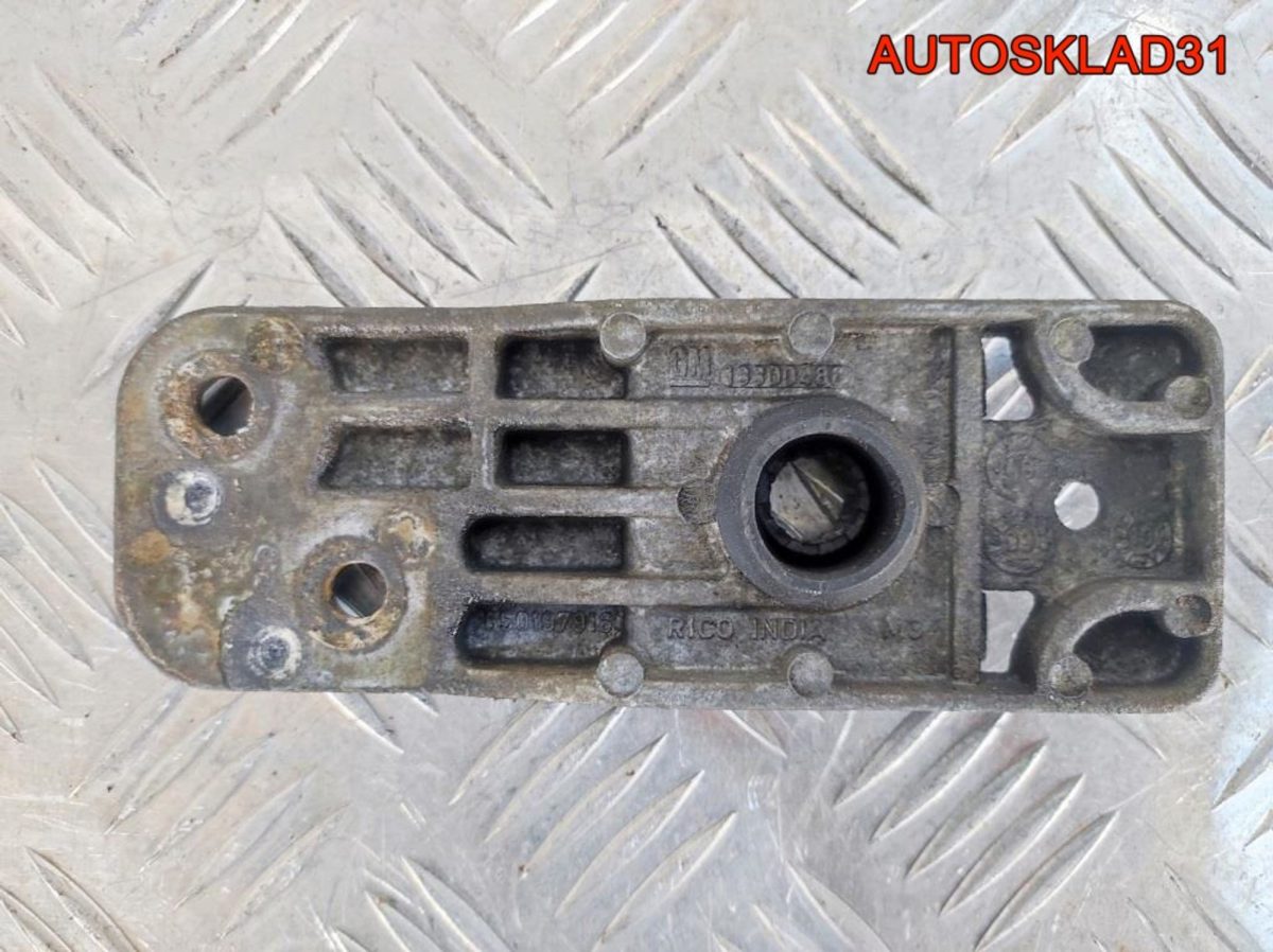 Кронштейн радиатора нижний Opel Astra J 13300486 - АвтоСклад31.рф - авторазборка контрактные б/у запчасти в г. Белгород