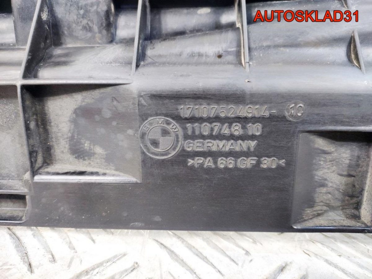 Кронштейн радиатора правый BMW E90 17107524914 - АвтоСклад31.рф - авторазборка контрактные б/у запчасти в г. Белгород