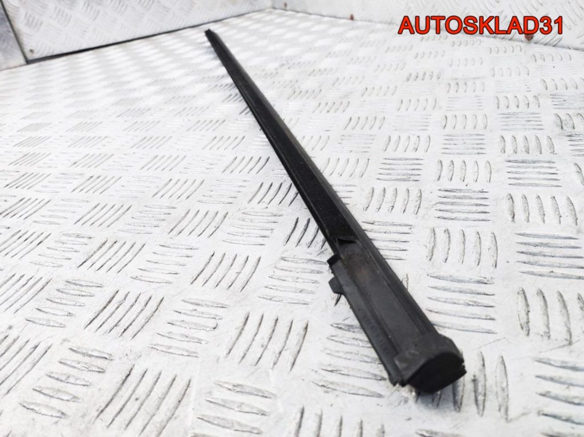 Накладка стекла переднего левого Ford Focus 2 - АвтоСклад31.рф - авторазборка контрактные б/у запчасти в г. Белгород