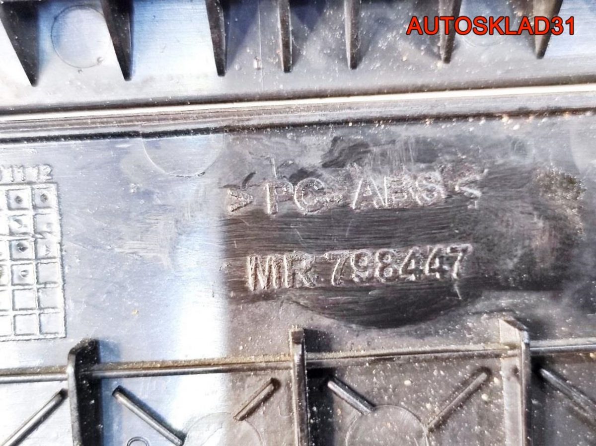 Накладка консоли Mitsubishi Carisma DA MR798447 - АвтоСклад31.рф - авторазборка контрактные б/у запчасти в г. Белгород