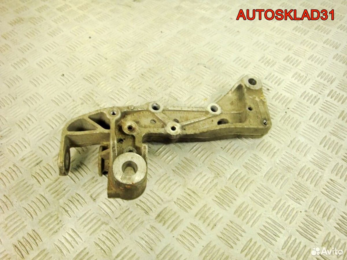 Кронштейн переднего рычага VW Golf 5 1К0199295Е - АвтоСклад31.рф - авторазборка контрактные б/у запчасти в г. Белгород