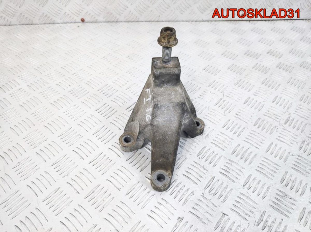 Кронштейн левый МКПП  Ford Focus 1 98AB7M125CG - АвтоСклад31.рф - авторазборка контрактные б/у запчасти в г. Белгород