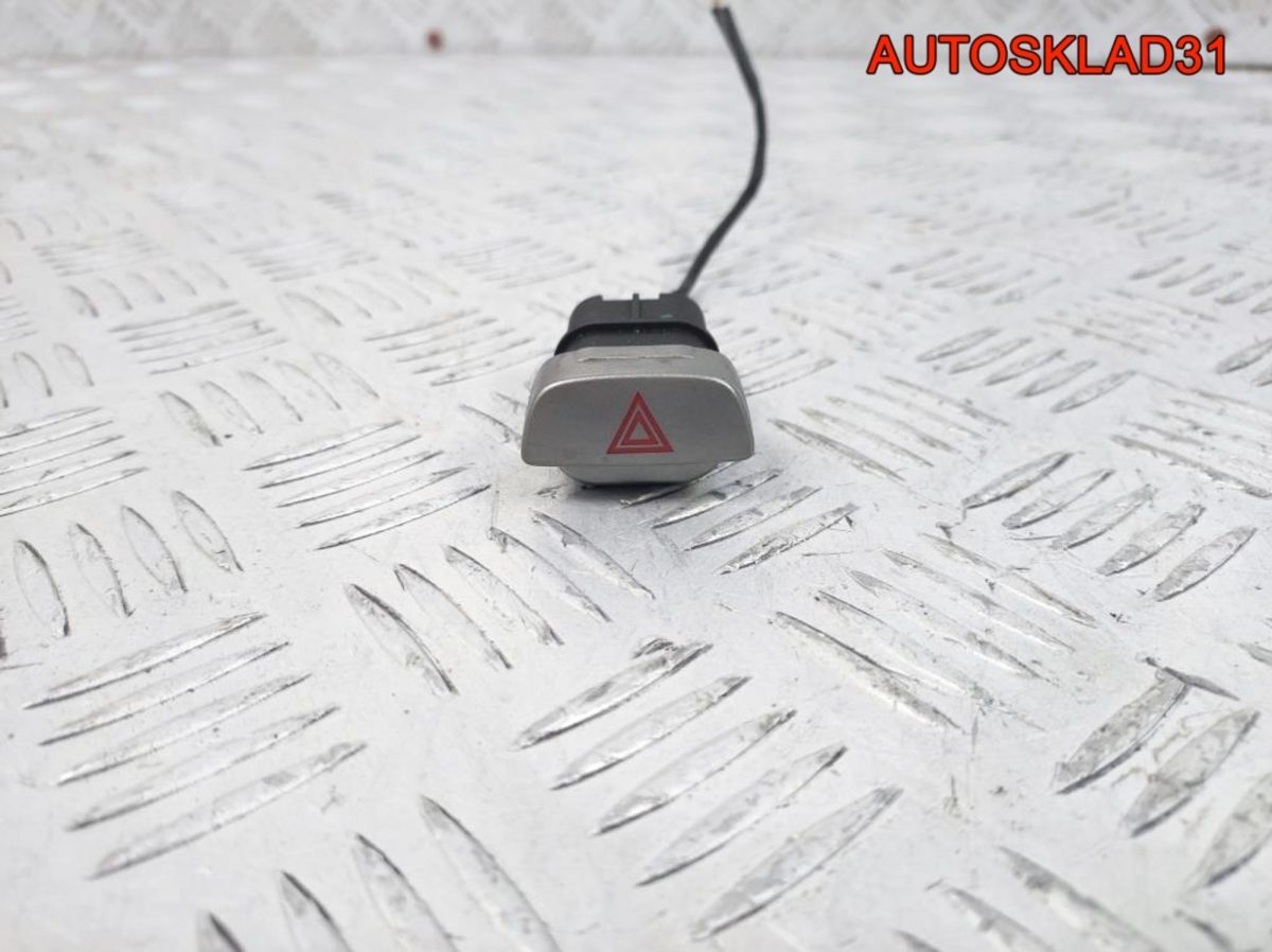 Кнопка аварики Ford Focus 2 8M5T13A350AA - АвтоСклад31.рф - авторазборка контрактные б/у запчасти в г. Белгород