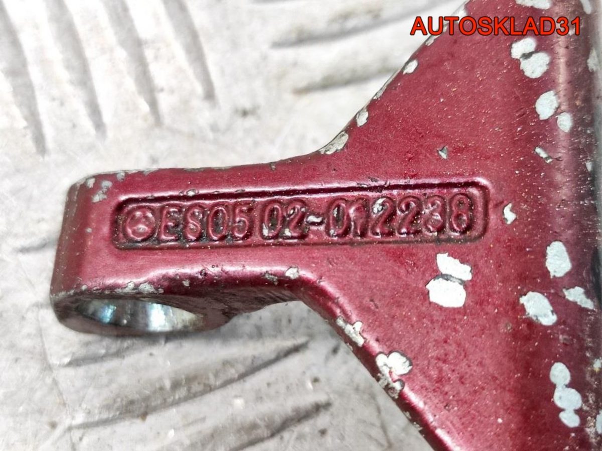 Петля двери задней правой верхняя Mercedes W203 - АвтоСклад31.рф - авторазборка контрактные б/у запчасти в г. Белгород