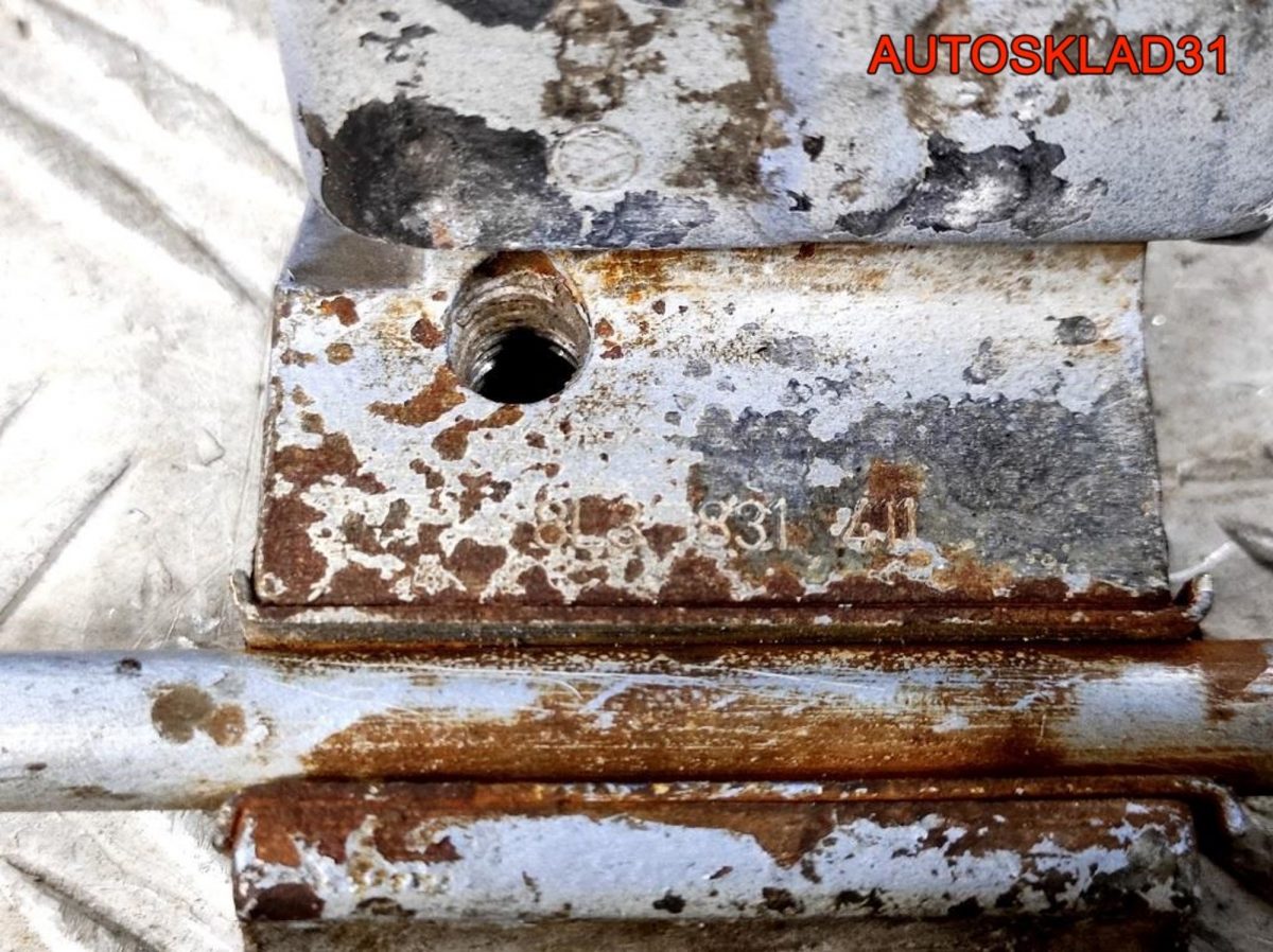 Петля двери передняя левая нижняя Audi A3 8L1 - АвтоСклад31.рф - авторазборка контрактные б/у запчасти в г. Белгород