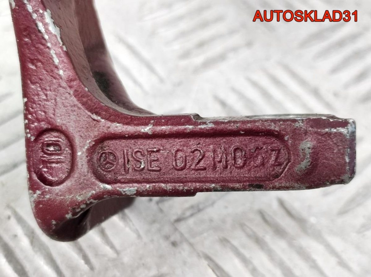 Петля двери передней левой верхняя Mercedes W203 - АвтоСклад31.рф - авторазборка контрактные б/у запчасти в г. Белгород