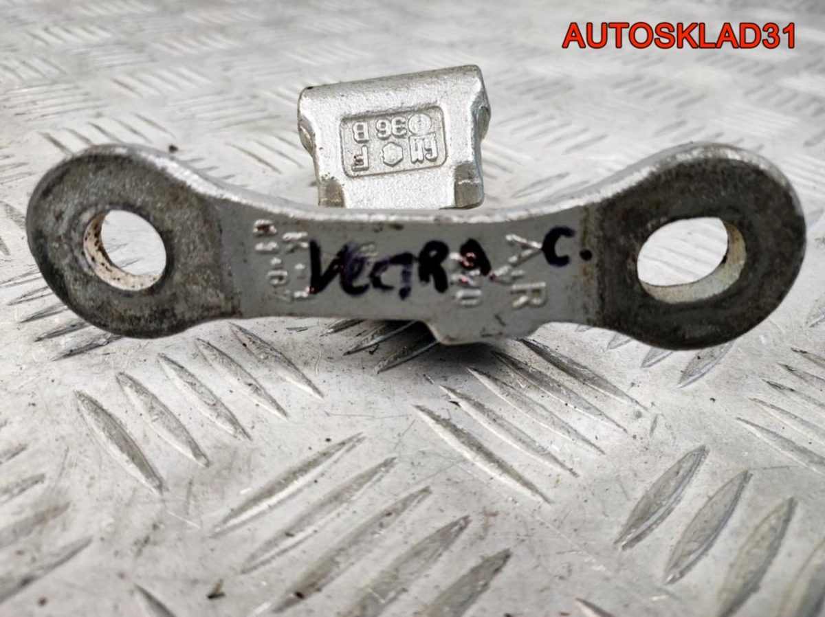 Петля двери передней правой нижняя Opel Vectra C - АвтоСклад31.рф - авторазборка контрактные б/у запчасти в г. Белгород