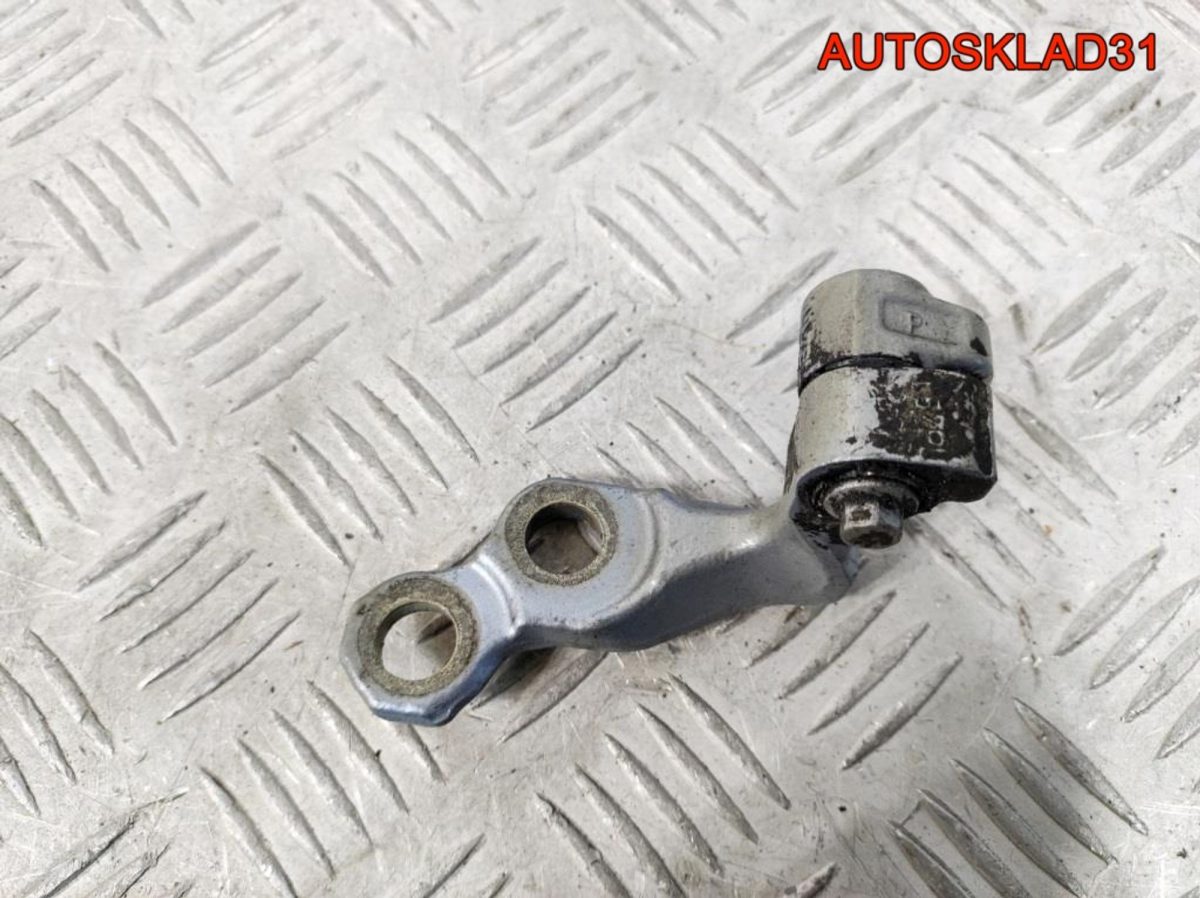 Петля двери передней левой верхняя Ford Focus 2 - АвтоСклад31.рф - авторазборка контрактные б/у запчасти в г. Белгород