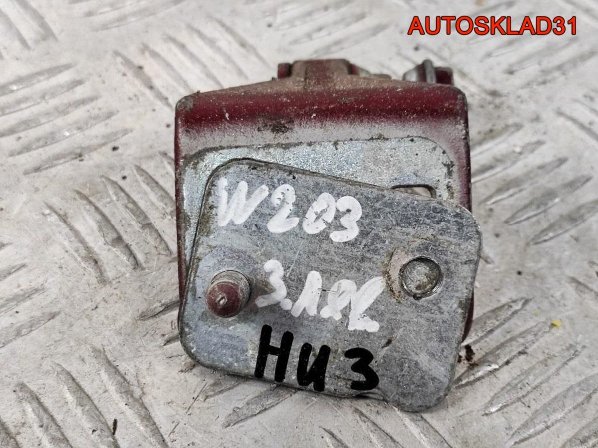 Петля двери задней левой нижняя Mercedes Benz W203 - АвтоСклад31.рф - авторазборка контрактные б/у запчасти в г. Белгород