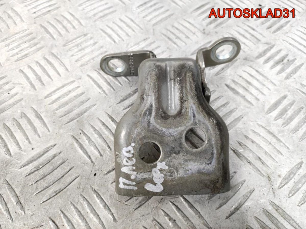Петля двери передняя левая верхняя Ford Fusion - АвтоСклад31.рф - авторазборка контрактные б/у запчасти в г. Белгород