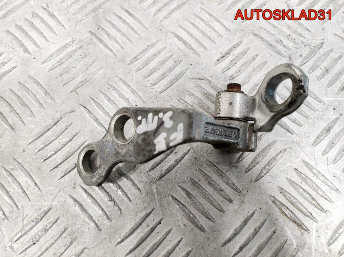 Петля двери задней правой нижняя Ford Focus 2 - АвтоСклад31.рф - авторазборка контрактные б/у запчасти в г. Белгород