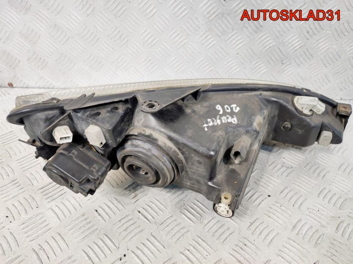 Фара левая Peugeot 206 89005132 Дорест - АвтоСклад31.рф - авторазборка контрактные б/у запчасти в г. Белгород