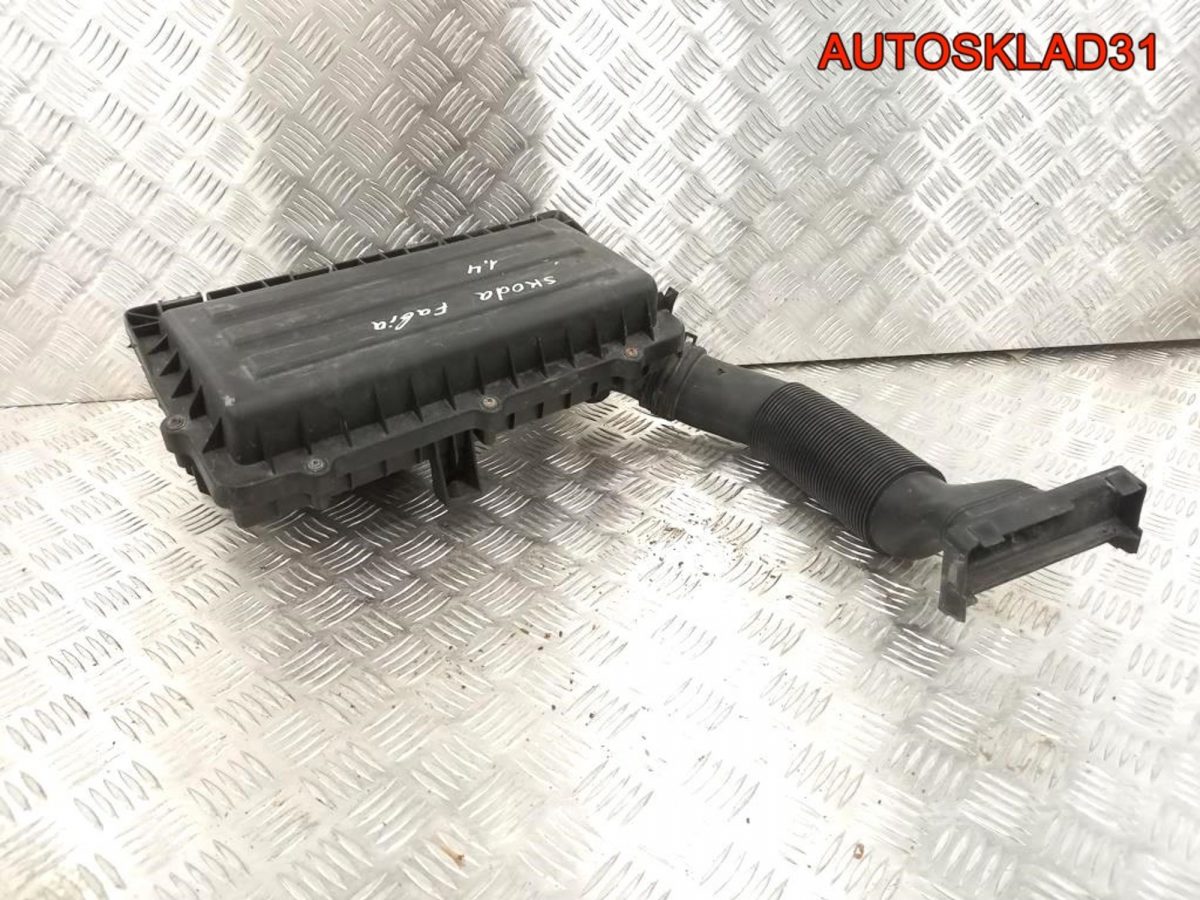 Корпус воздушного фильтра Skoda Fabia 036129611CD - АвтоСклад31.рф - авторазборка контрактные б/у запчасти в г. Белгород