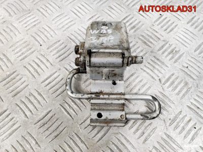 Петля двери задняя правая нижняя VW Passat B5 - АвтоСклад31.рф - авторазборка контрактные б/у запчасти в г. Белгород