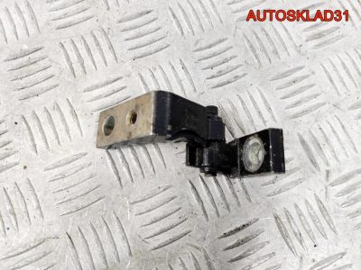 Петля двери передняя левая верхняя VW Passat B5 - АвтоСклад31.рф - авторазборка контрактные б/у запчасти в г. Белгород