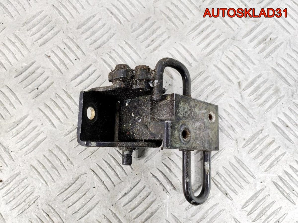 Петля двери задней правой нижняя Audi A4 B6 - АвтоСклад31.рф - авторазборка контрактные б/у запчасти в г. Белгород