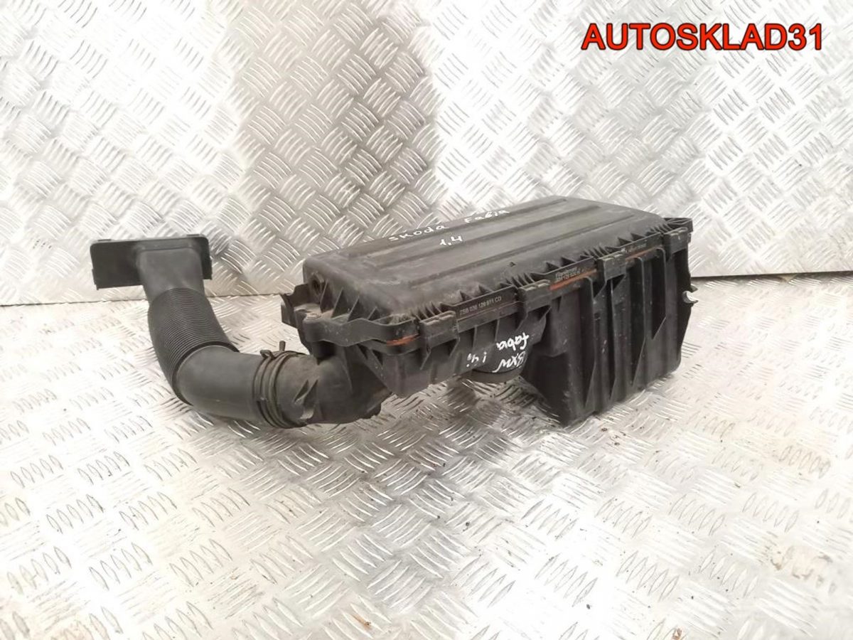Корпус воздушного фильтра Skoda Fabia 036129611CD - АвтоСклад31.рф - авторазборка контрактные б/у запчасти в г. Белгород