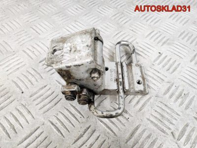 Петля двери задняя правая нижняя VW Passat B5 - АвтоСклад31.рф - авторазборка контрактные б/у запчасти в г. Белгород