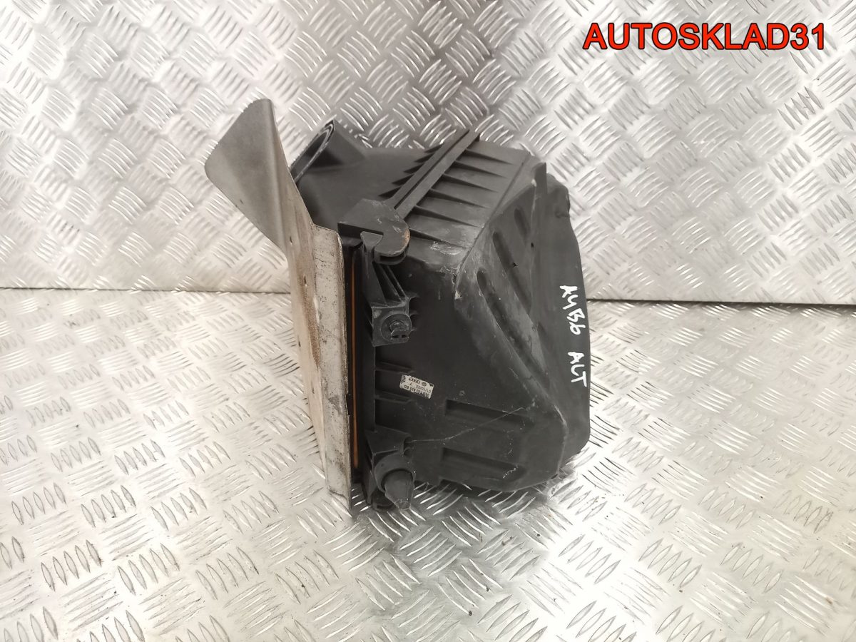 Корпус воздушного фильтра Audi A4 B6 06B133837AG - АвтоСклад31.рф - авторазборка контрактные б/у запчасти в г. Белгород