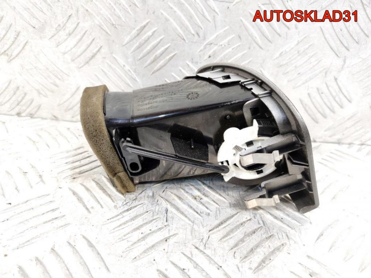 Дефлектор воздушный правый Skoda Fabia 2 5J0819702 - АвтоСклад31.рф - авторазборка контрактные б/у запчасти в г. Белгород
