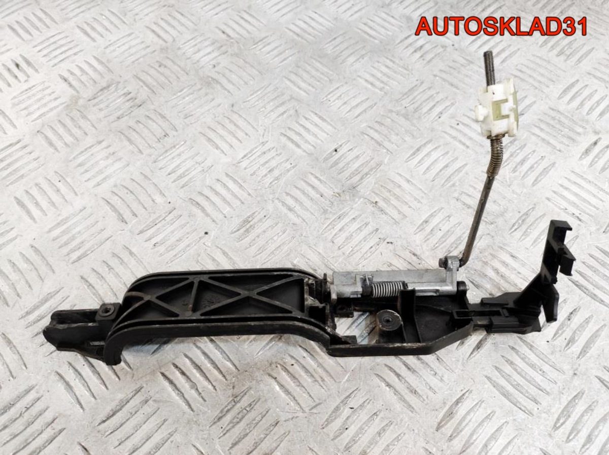 Кронштейн ручки задней правой Ford Focus 1 - АвтоСклад31.рф - авторазборка контрактные б/у запчасти в г. Белгород