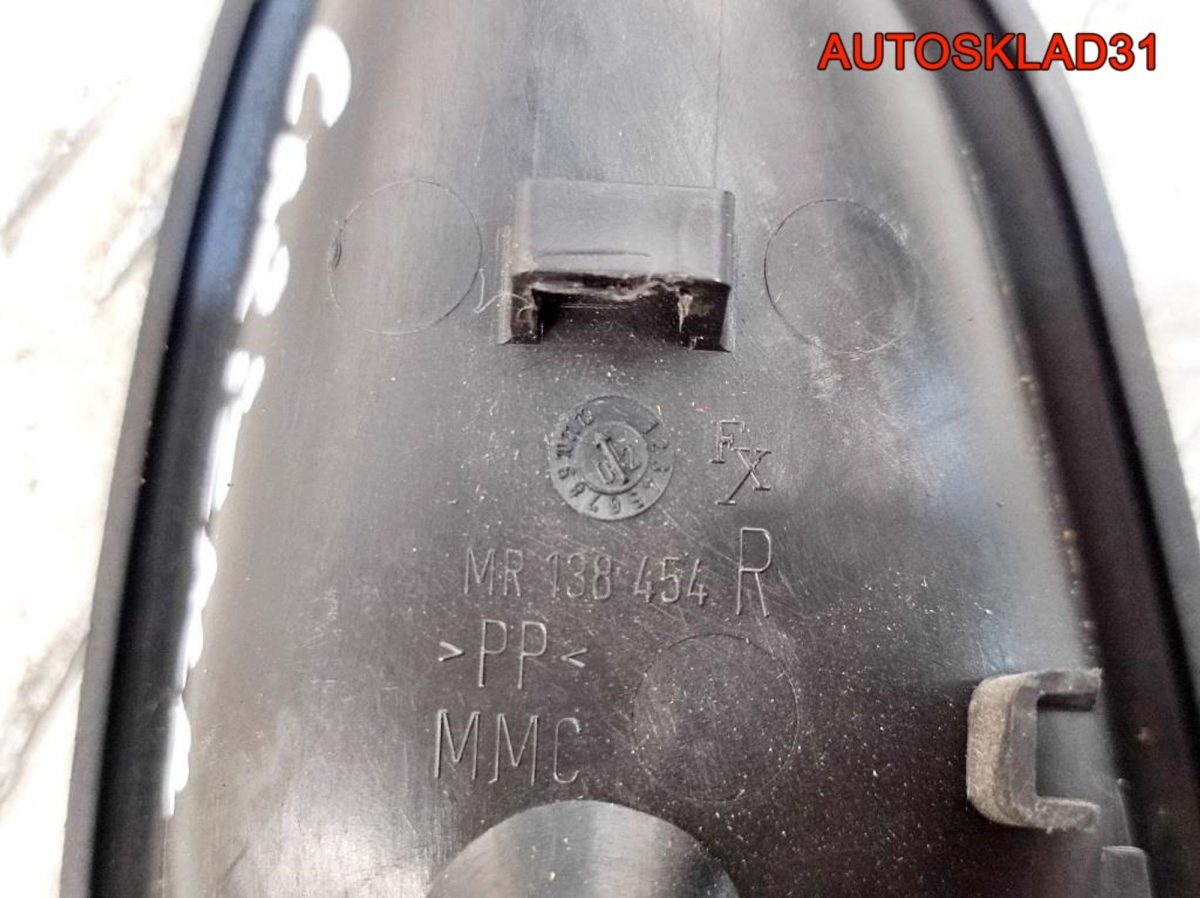 Накладка внутренней ручки R Mitsubishi Carisma DA - АвтоСклад31.рф - авторазборка контрактные б/у запчасти в г. Белгород