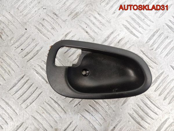 Кронштейн ручки задней правой Ford Focus 1 - АвтоСклад31.рф - авторазборка контрактные б/у запчасти в г. Белгород