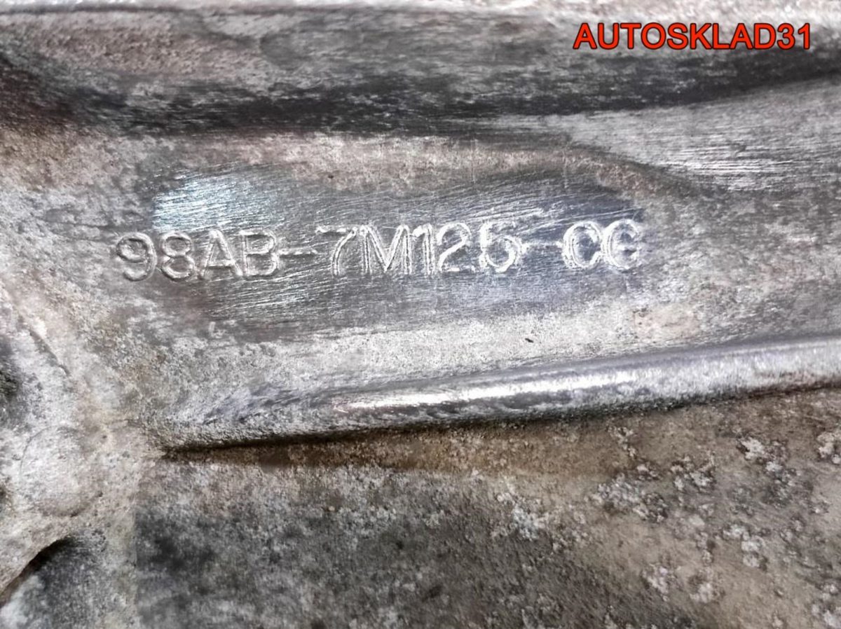 Кронштейн левый МКПП  Ford Focus 1 98AB7M125CG - АвтоСклад31.рф - авторазборка контрактные б/у запчасти в г. Белгород