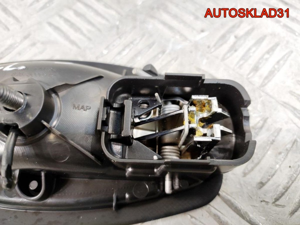 Ручка двери внутренняя левая Renault Megane 3 - АвтоСклад31.рф - авторазборка контрактные б/у запчасти в г. Белгород