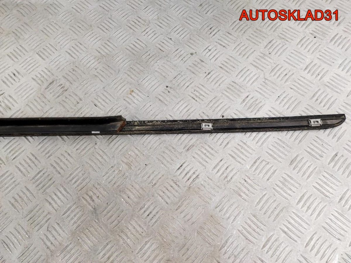 Накладка стекла заднего правого Mercedes W211 - АвтоСклад31.рф - авторазборка контрактные б/у запчасти в г. Белгород