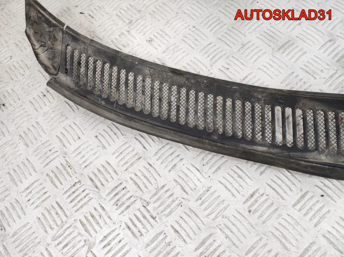 Решетка стеклоочистителя VW Transporter T4 701805033F - АвтоСклад31.рф - авторазборка контрактные б/у запчасти в г. Белгород