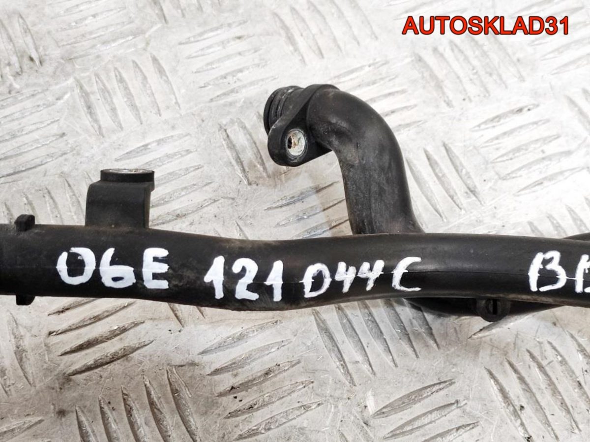 Патрубок системы охлаждения Audi A6 C6 2,4 BDW 06E121044C - АвтоСклад31.рф - авторазборка контрактные б/у запчасти в г. Белгород