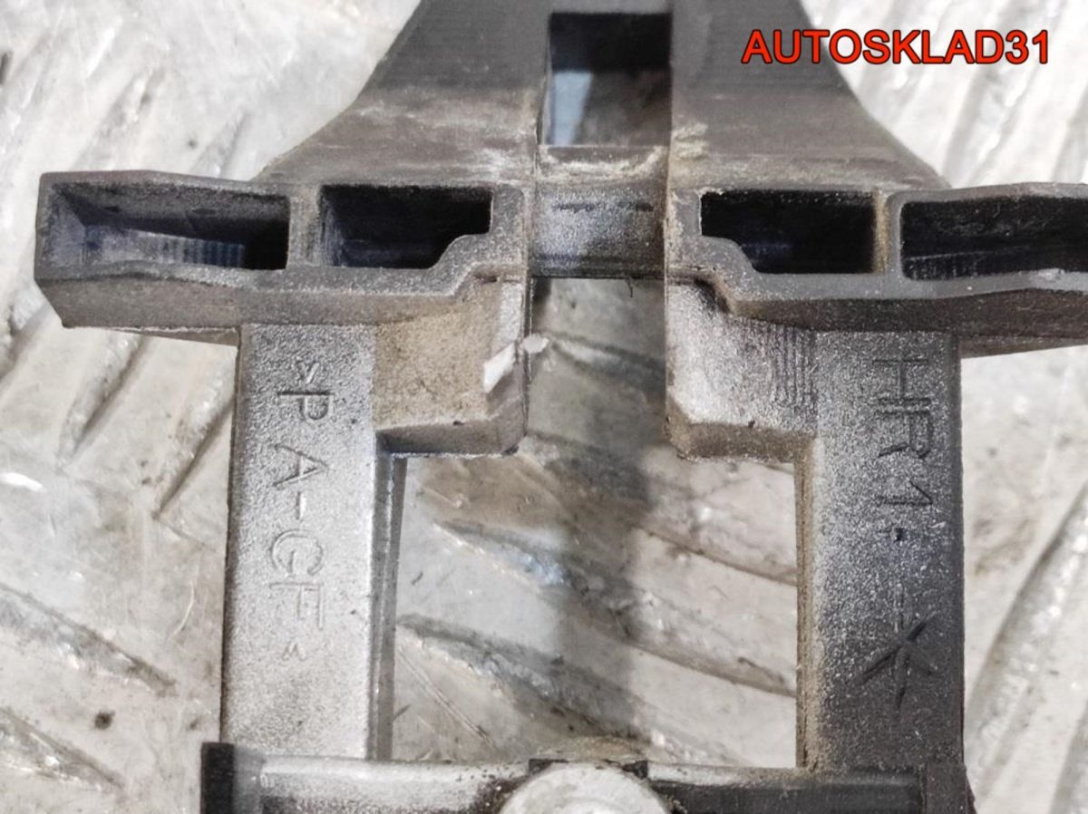 Кронштейн ручки задней правой Mercedes W211 - АвтоСклад31.рф - авторазборка контрактные б/у запчасти в г. Белгород
