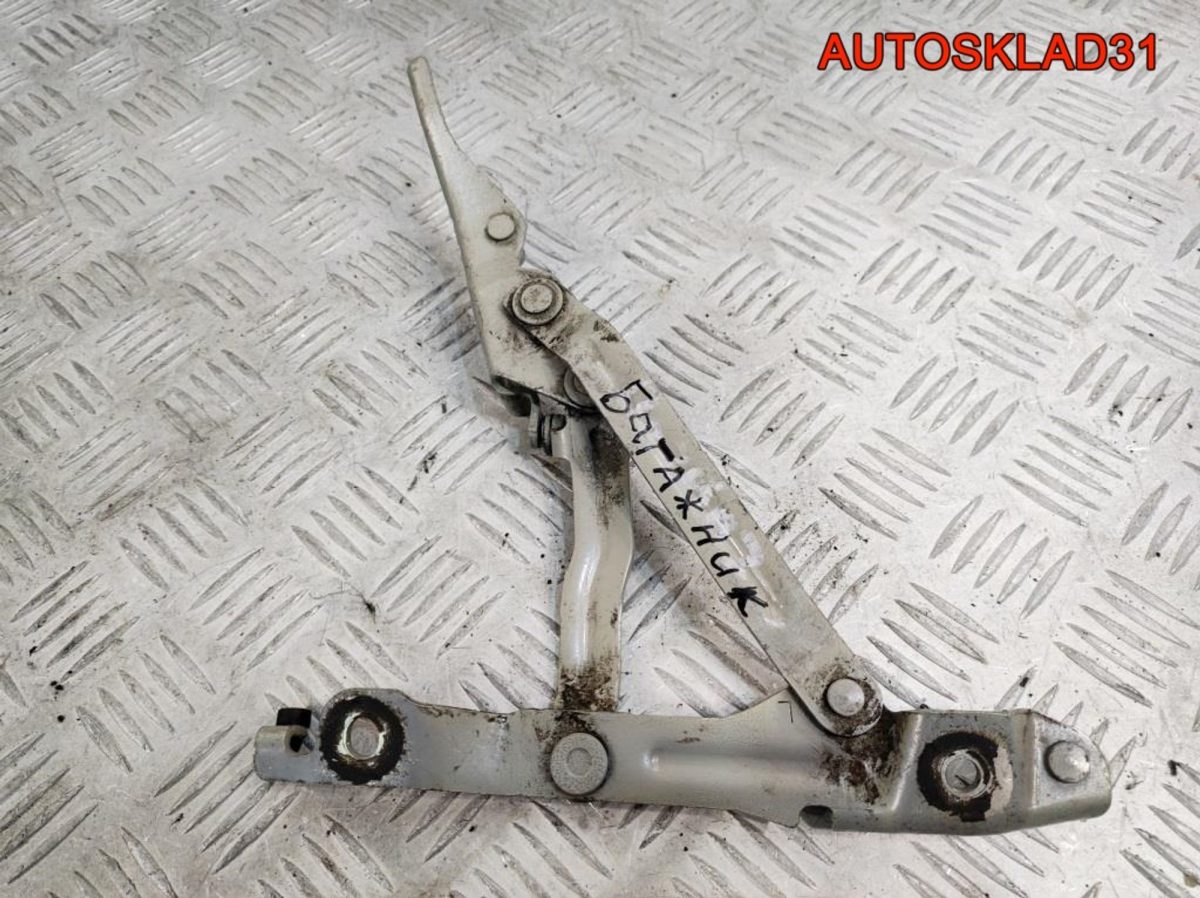 Петля крышки багажника левая Mazda 3 BK BN8V52720A - АвтоСклад31.рф - авторазборка контрактные б/у запчасти в г. Белгород