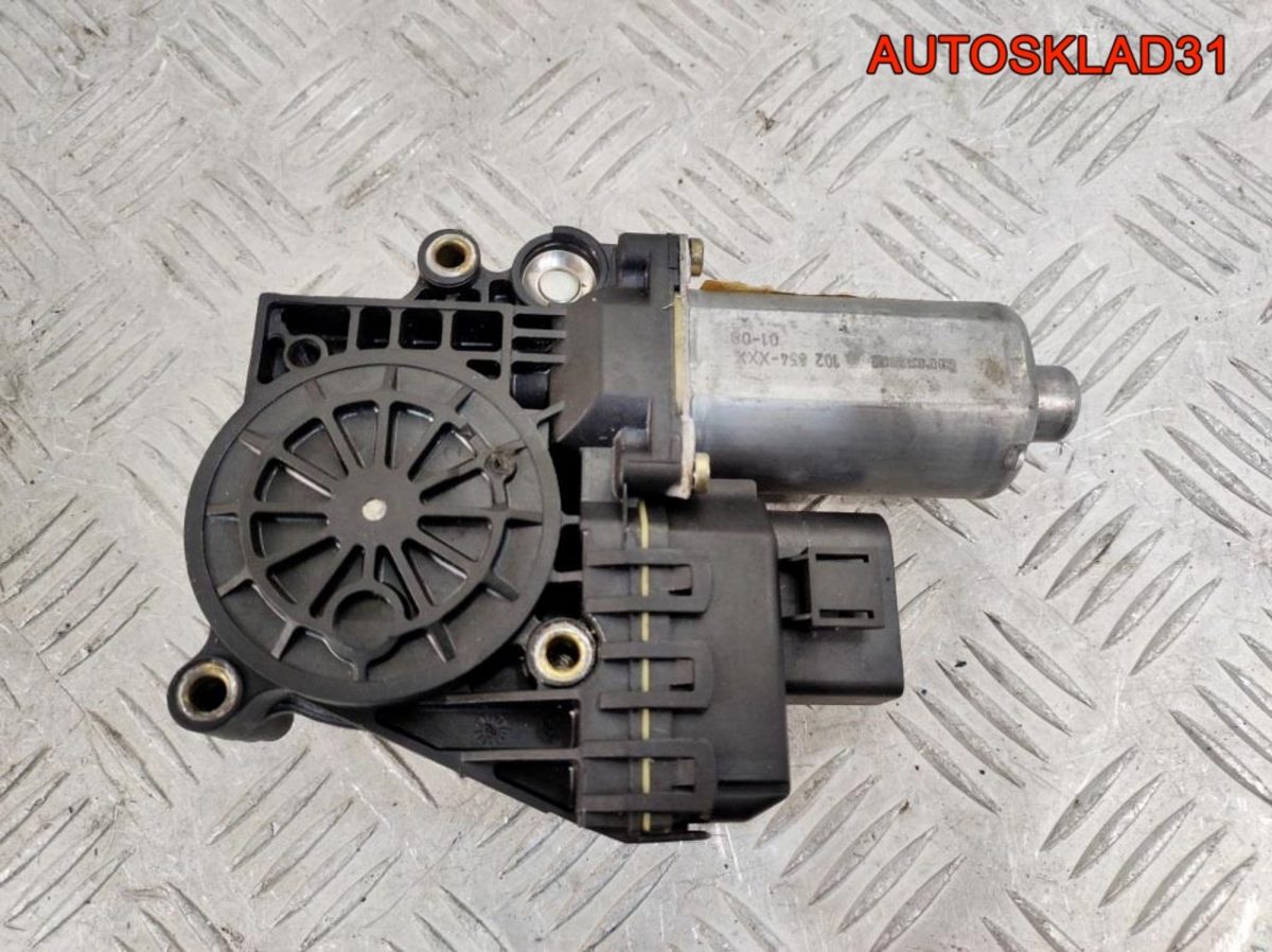 Моторчик стеклоподъемника п/п Audi A6 C5 4B0959802E - АвтоСклад31.рф - авторазборка контрактные б/у запчасти в г. Белгород