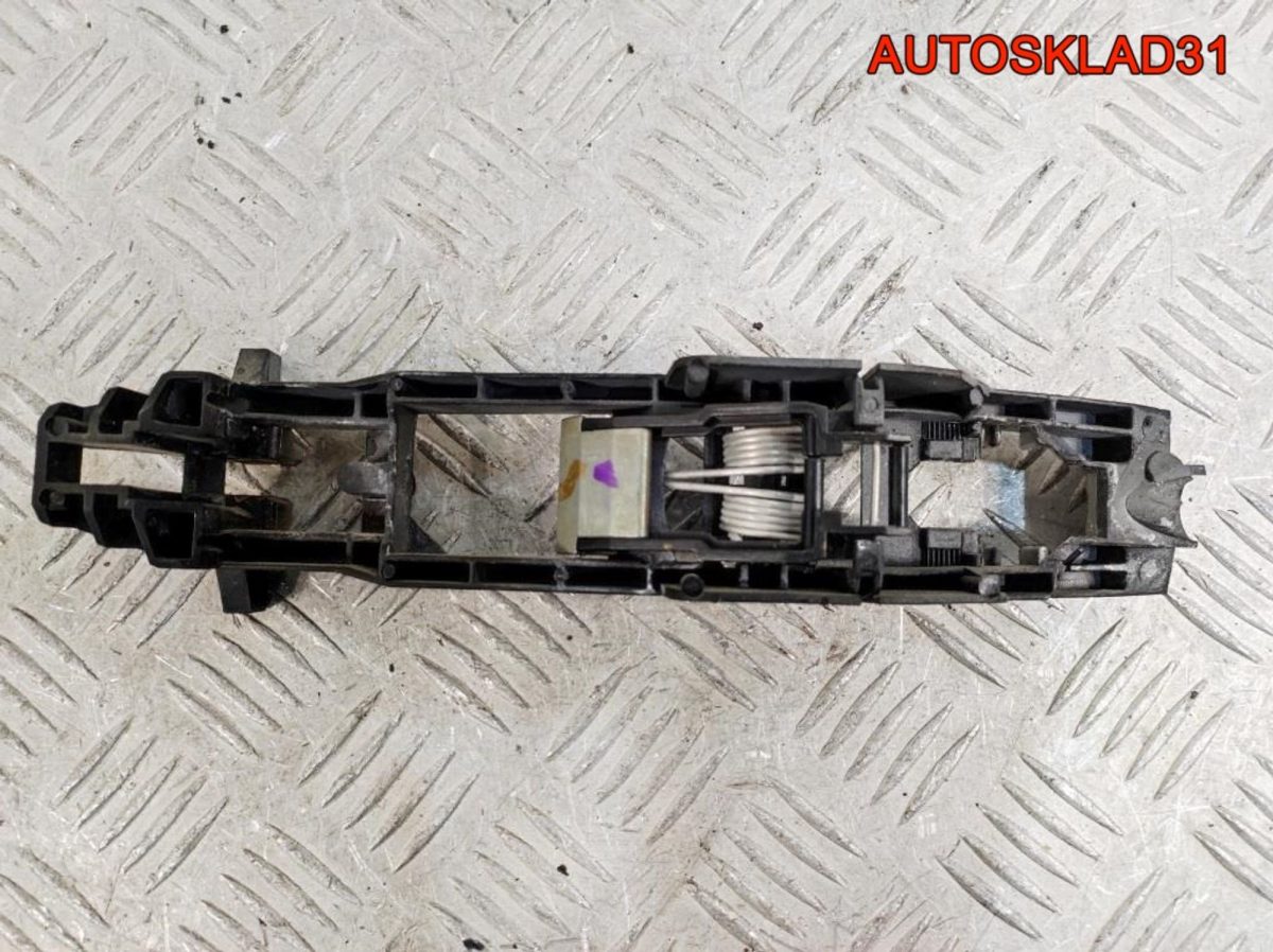 Кронштейн ручки задней правой Mercedes W211 - АвтоСклад31.рф - авторазборка контрактные б/у запчасти в г. Белгород